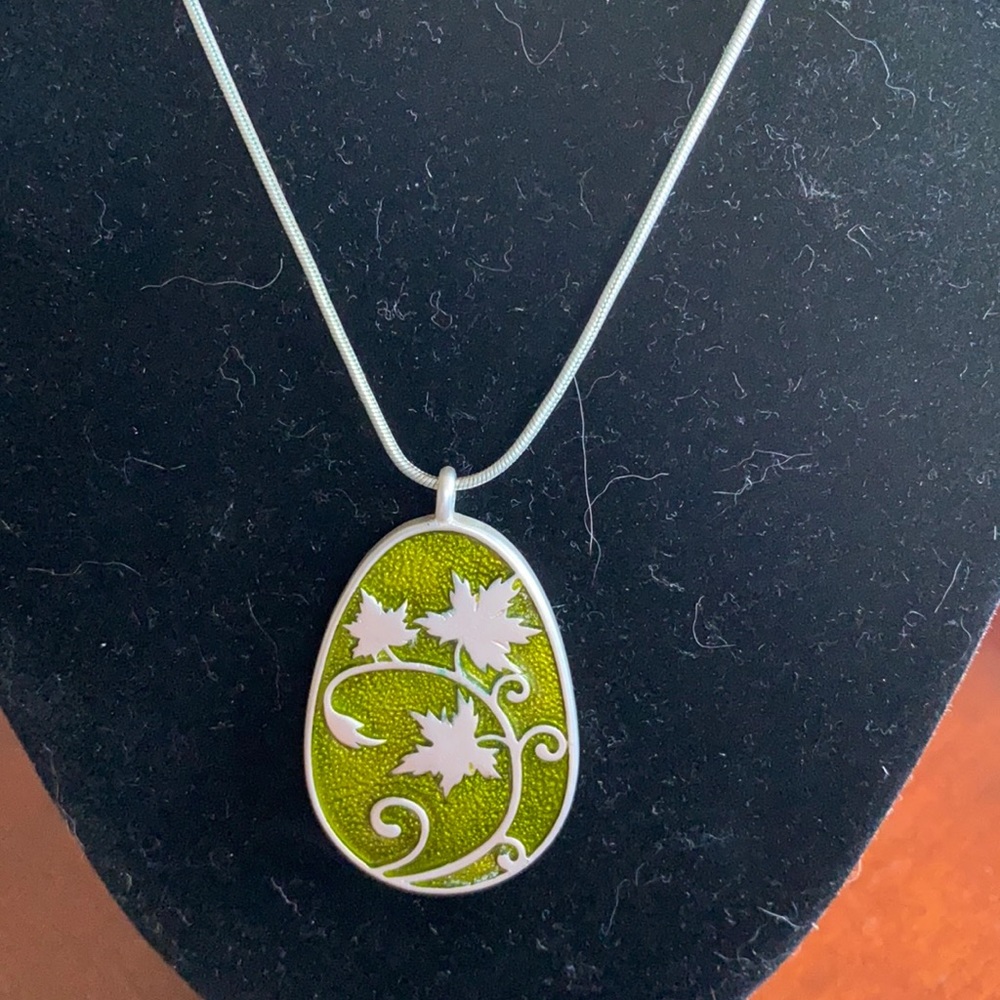 Reversible necklace